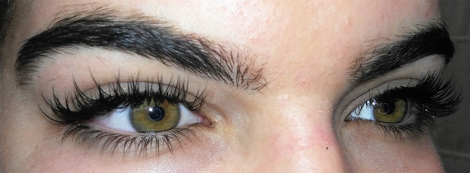 Image eyelash extensions in Miami
