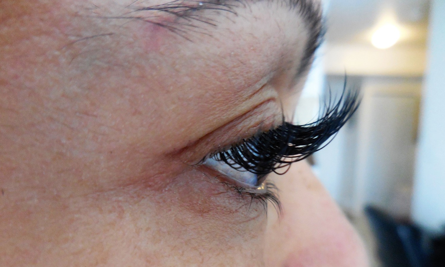 Image eyelash extensions in Miami