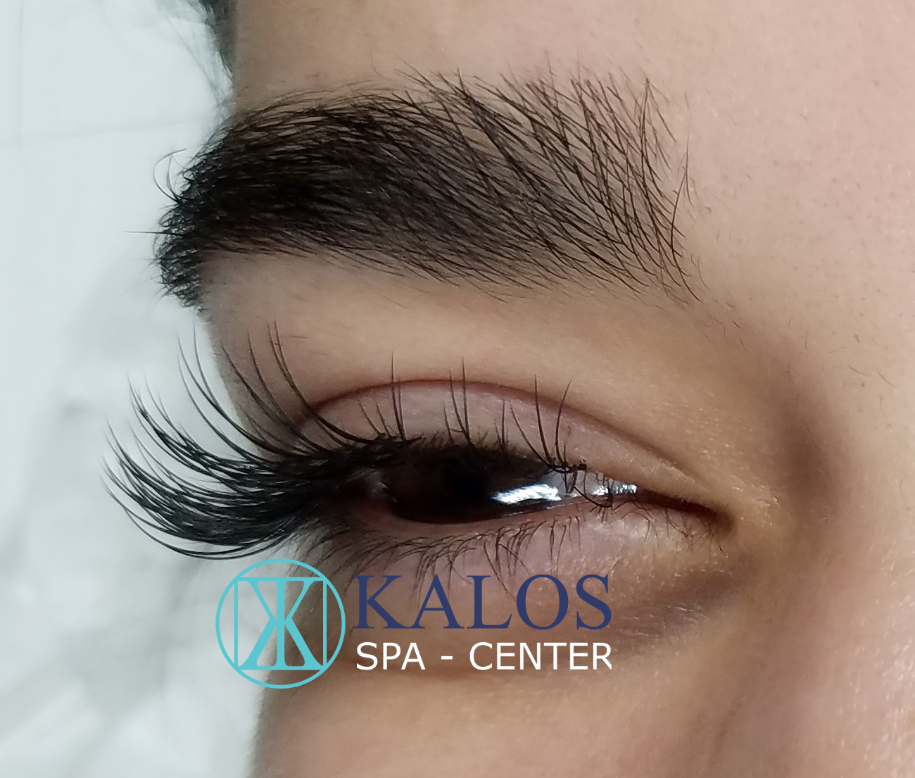 Image eyelash extensions in Miami